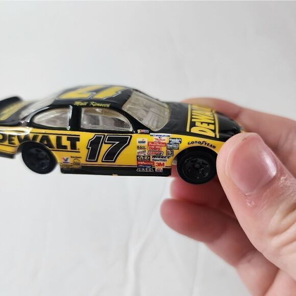 Matt Kenseth 1999 Dewalt #17 1:64 Diecast - Picture 4 of 6